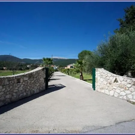 Appartamento Dafni *