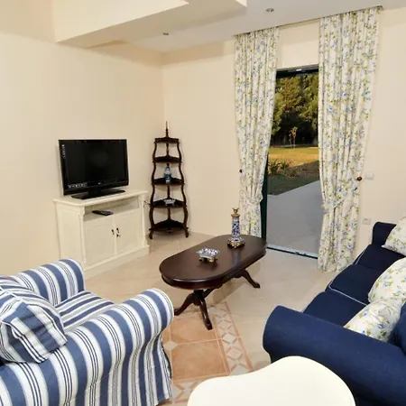 Apartment Dafni *